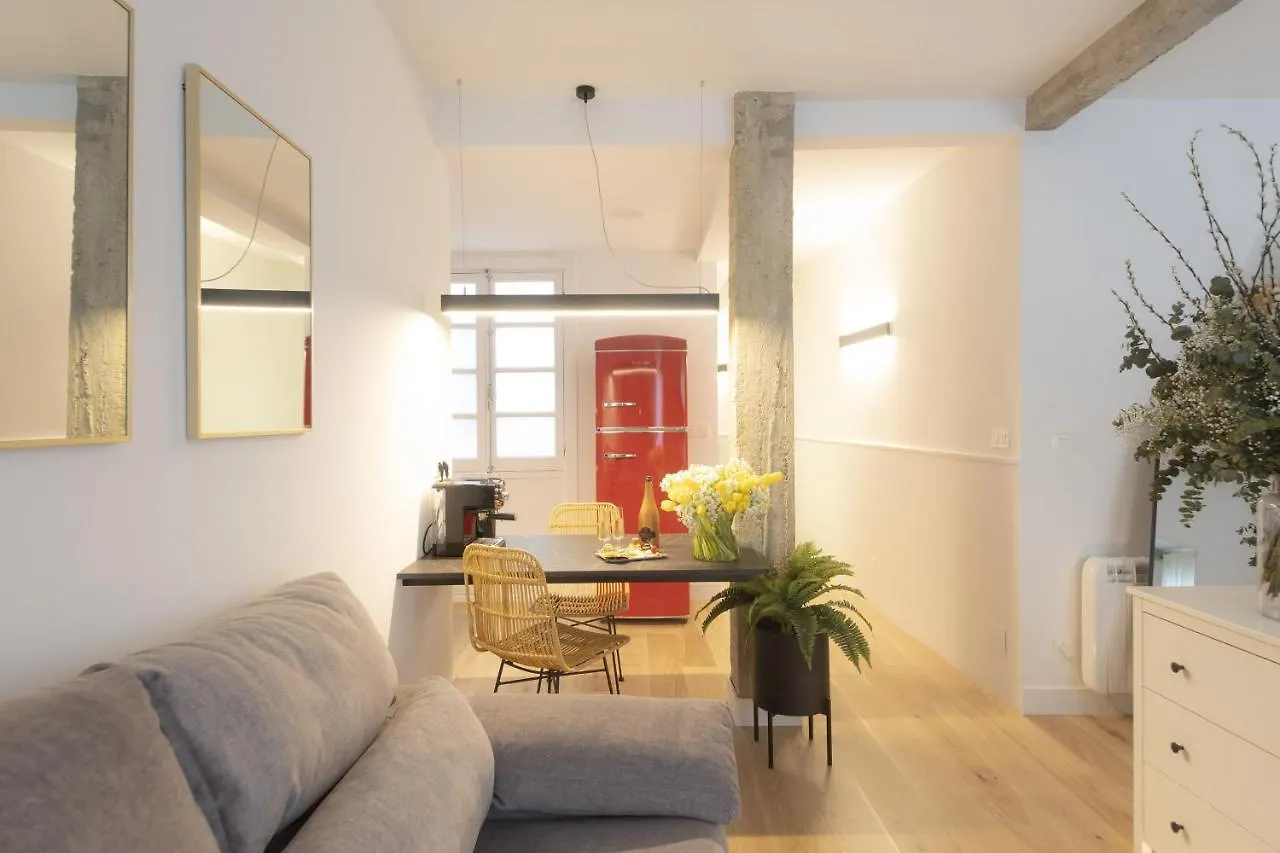 Shiny By Oldtown Apartments contacts